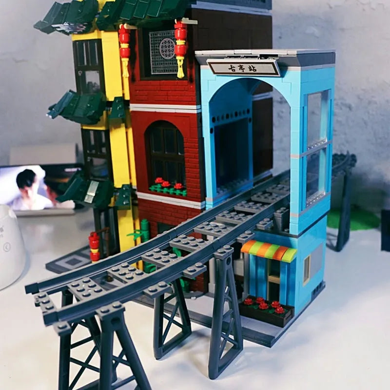 Building Blocks City Creator Expert MOC Gutting Train Station Bricks Toy - 4