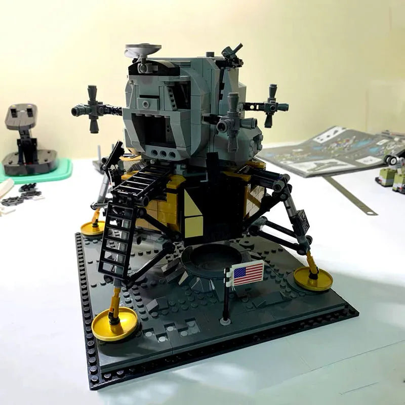 Building Blocks MOC Ideas Expert Apollo 11 Lunar Lander Bricks Toy 60003 Construction Set Toys - 5
